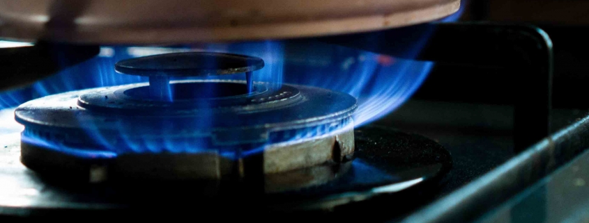 Weißt Du, wie Du Dich im Notfall bei Gasgeruch verhalten musst? Wenn nicht, dann schau in unserem Blog-Beitrag vorbei, wir haben alle Infos und Tipps für Dich zusammengefasst.