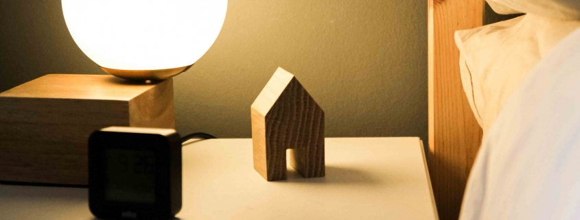 Darum solltest Du unbedingt Strom ummelden beim Umzug! Wir haben alle wichtigen Checks für Deine Umzug mit Strom zusammengefasst.