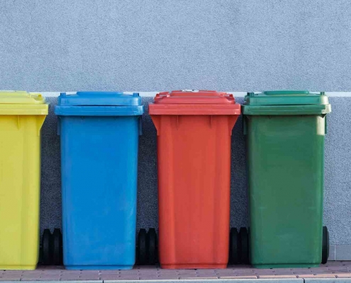 Wir zeigen Dir, wie Du Plastikmüll entsorgen solltest, damit er möglichst gut recycelt und wiederverwertet werden kann! Die Dos und Donts im neuen Artikel im MAX Magazin