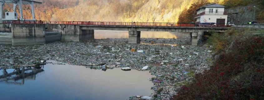 Everwave sammelt Plastik aus Flüssen und Gewässern auf de ganzen Welt. Wir erklären Dir, warum es mindestens genauso sinnvoll ist, Plastik nicht nur aus Meeren, sondern auch aus Flüssen zu sammeln.