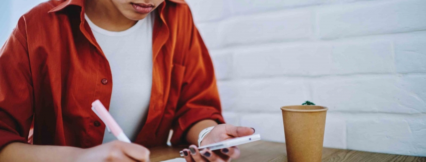 Mit einer App kannst Du ganz unkompliziert Deinen Strom- Und Gas-Verbrauch tracken und Energie sparen! Wir zeigen Dir unsere Top-3-Apps zum Energie sparen.