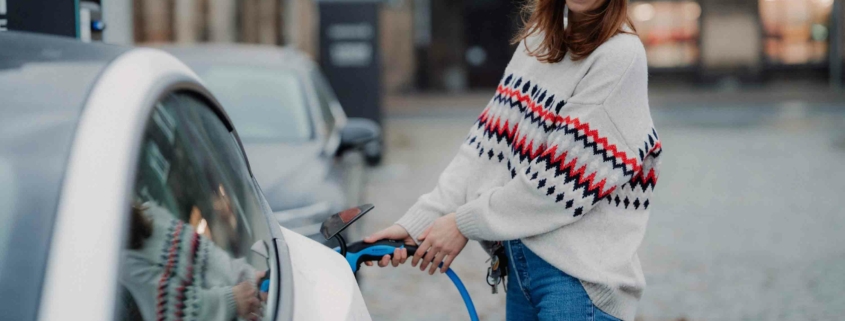 Was musst Du vor dem Kauf eines E-Autos wissen? Welche Mythen zu E-Mobilität sind wahr? Wir klären Dich auf.