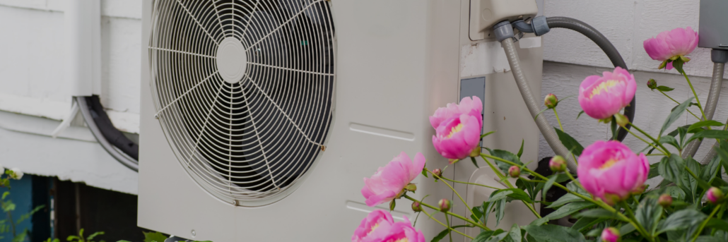 Eine Wärmepumpe mit Blumen